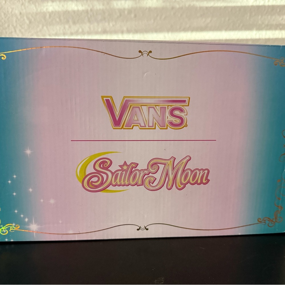 NIB limited edition Sailor Moon Vans. M 7.5/W 9 - Picture 10 of 10